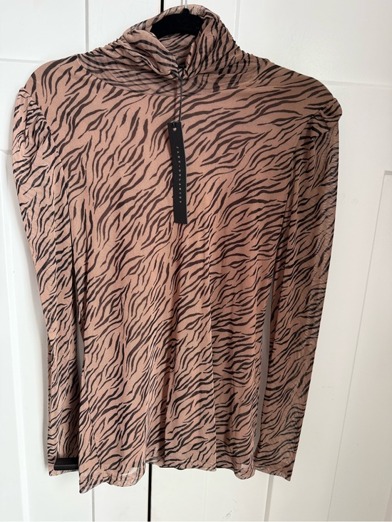 Jane and Delancey Tops - NWT Jane& Delancey Tiger-Stripe Long Sleeve Mock Neck Top - Taupe & Black. S.